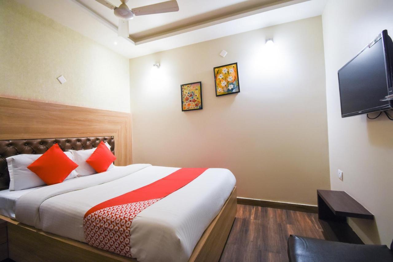 OYO 64260 Hotel Rajnandini Hābra Exterior foto