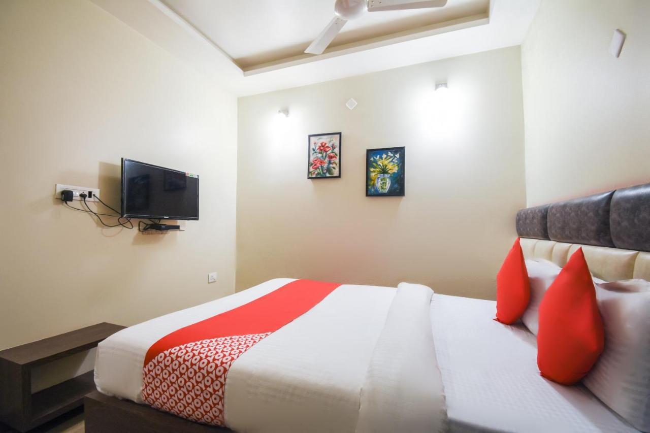 OYO 64260 Hotel Rajnandini Hābra Exterior foto